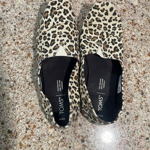 TOMS Women's Leopard Print Flats